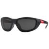 Σκούρα γυαλιά ασφαλείας Premium Polarized της Milwaukee με αφαιρούμενο λάστιχο σφράγισης